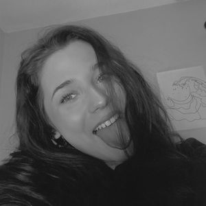 Meet your Posher, Caitlin